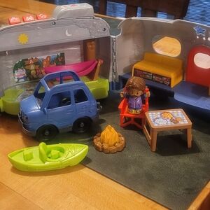 Adventure Playset with Blue Car and Green Kayak